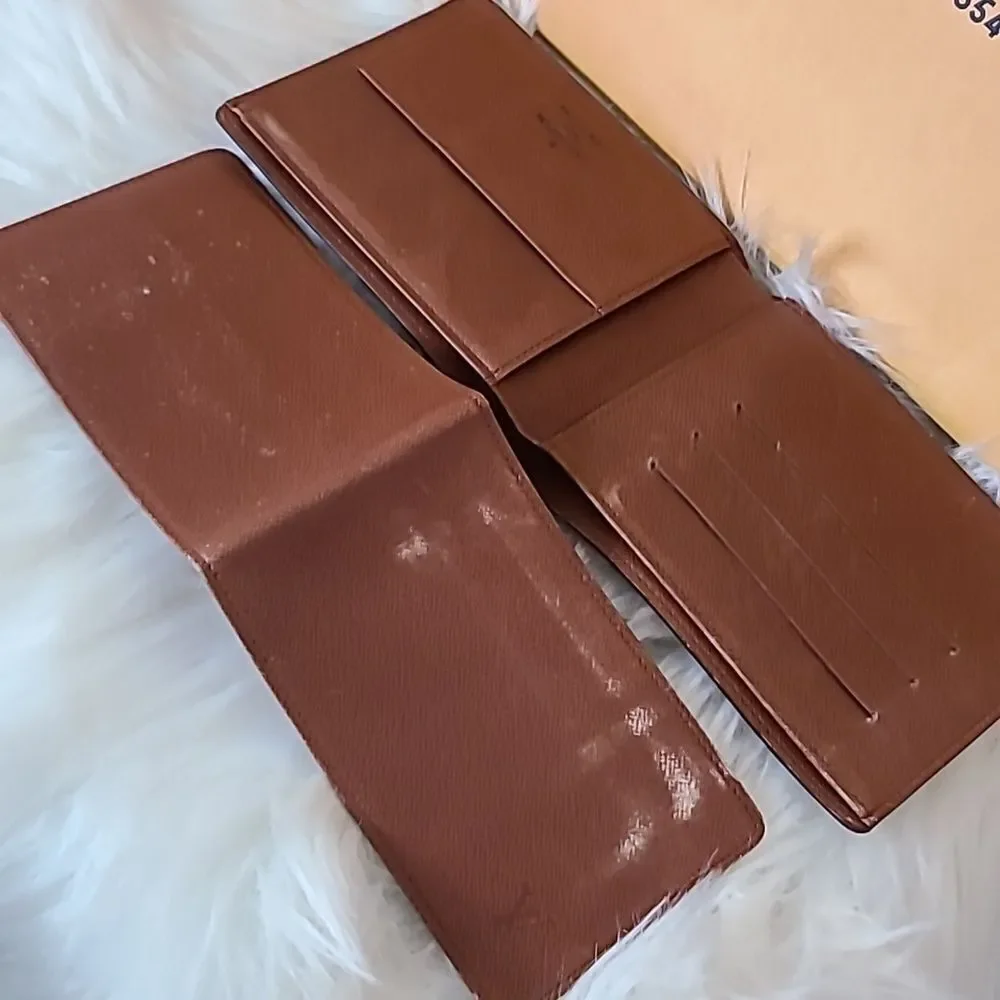 💯 Authentic Louis Vuitton Monogram Bifold Wallet 🍀